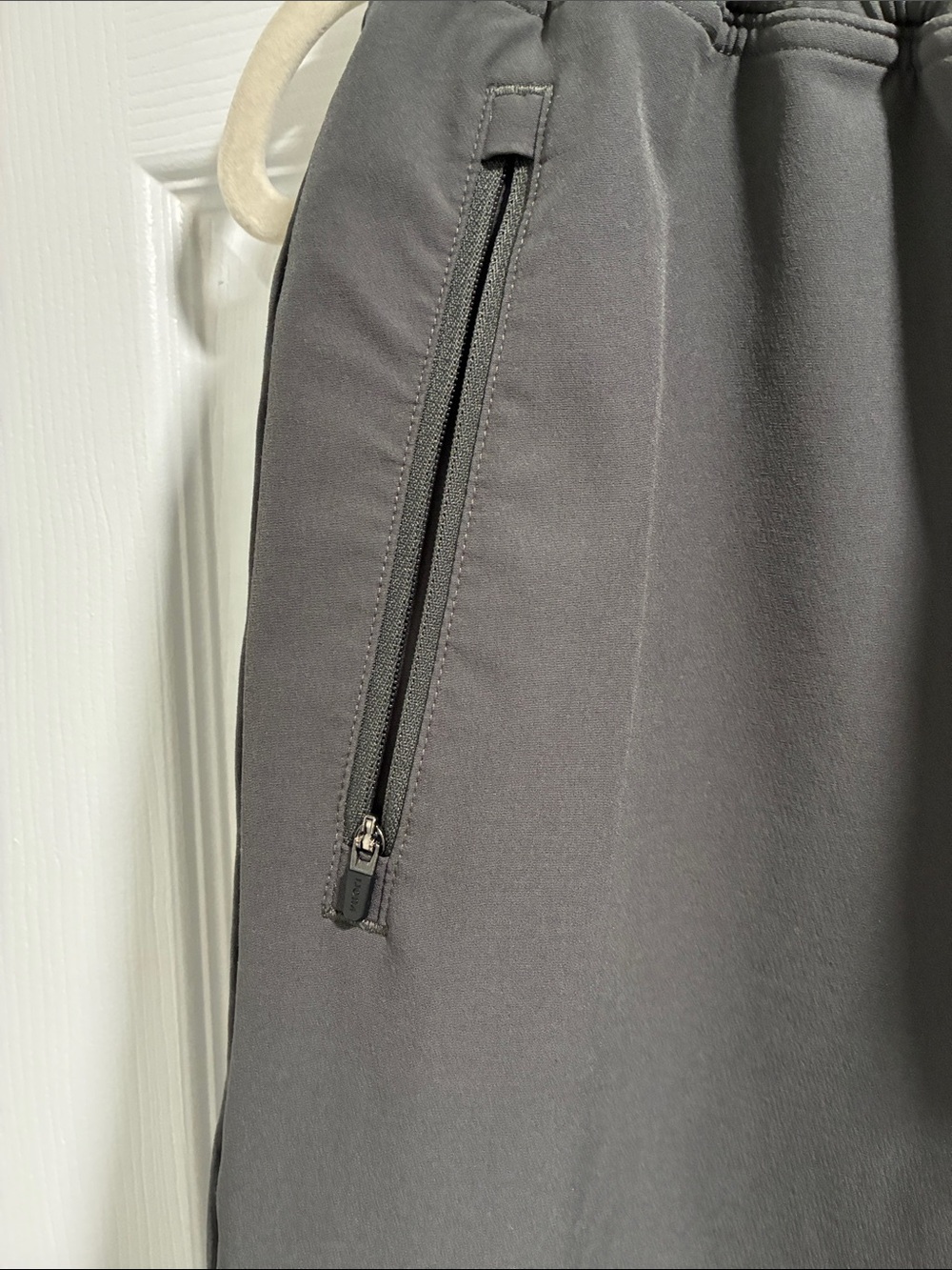 Vuori Men's Charcoal Gray Jogger Pants with Drawstring - Picture 3 of 5